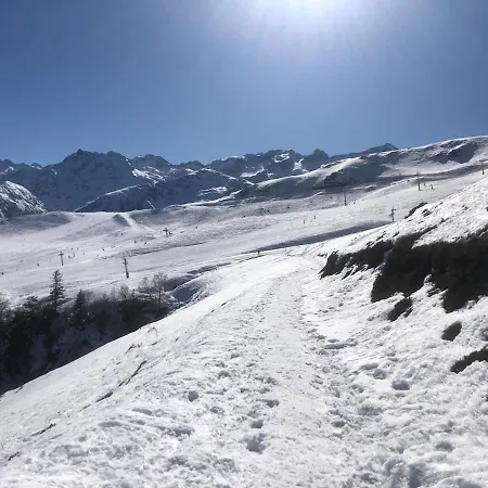 Au Pied Des Pyrenees *