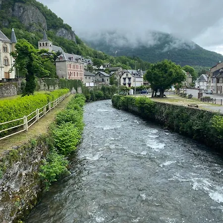 Au Pied Des Pyrenees شاليه Cierp